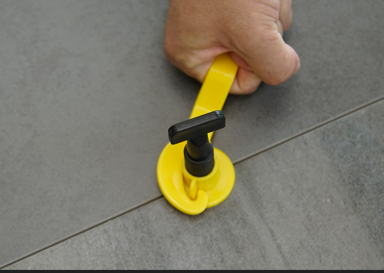 墙砖找平器多久取下来(墙砖找平器多久取下来合适)